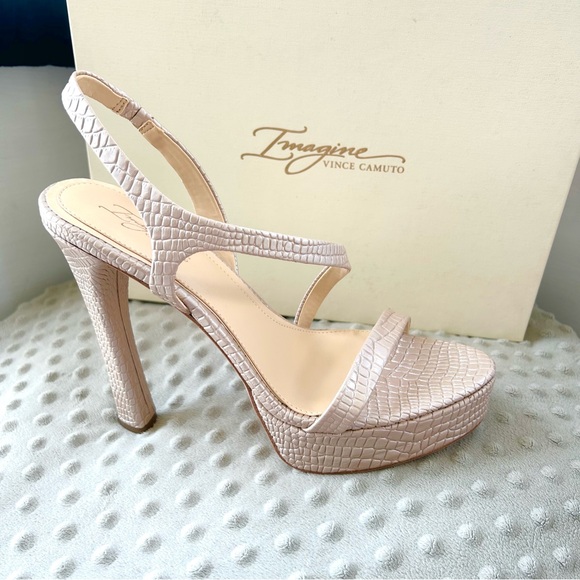 Vince Camuto 9.5 Imagine heels in natural Pearlized Iguana - Picture 1 of 8